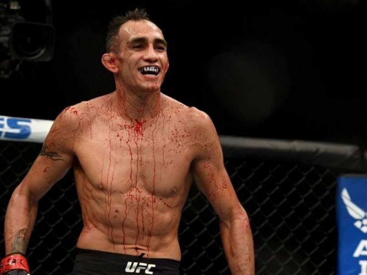 A picture of Tony Ferguson in between rounds against Anthony Pettis