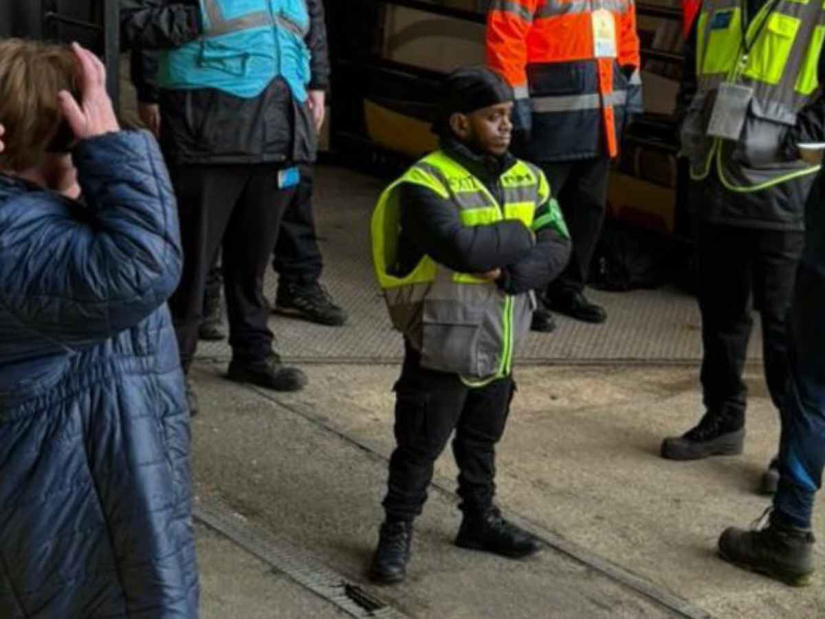 “Who’s he guarding?” — Fans can’t hold back LAUGHTER as Watford hire ‘dwarf’ as security