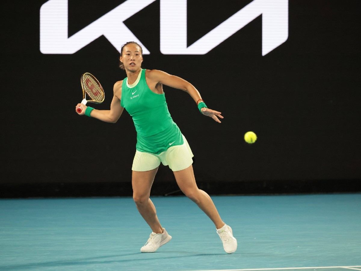 Zheng Qinwen in action at Australian Open 