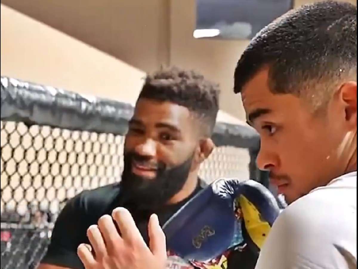 WATCH: “Snatch that sh*t” – Sean Strickland’s teammate HILARIOUSLY teaches controversial streamer Sneako on how to jab