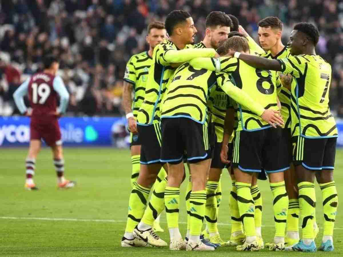 WATCH: West Ham fans leave the London Stadium at halftime after getting ...