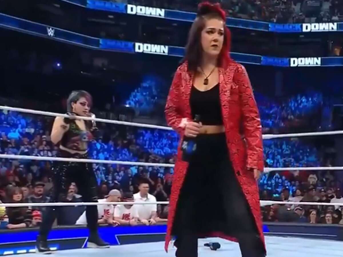 WATCH: 35-year-old injured star rushes in with chair to save Bayley from vicious beating by Damage CTRL on SmackDown