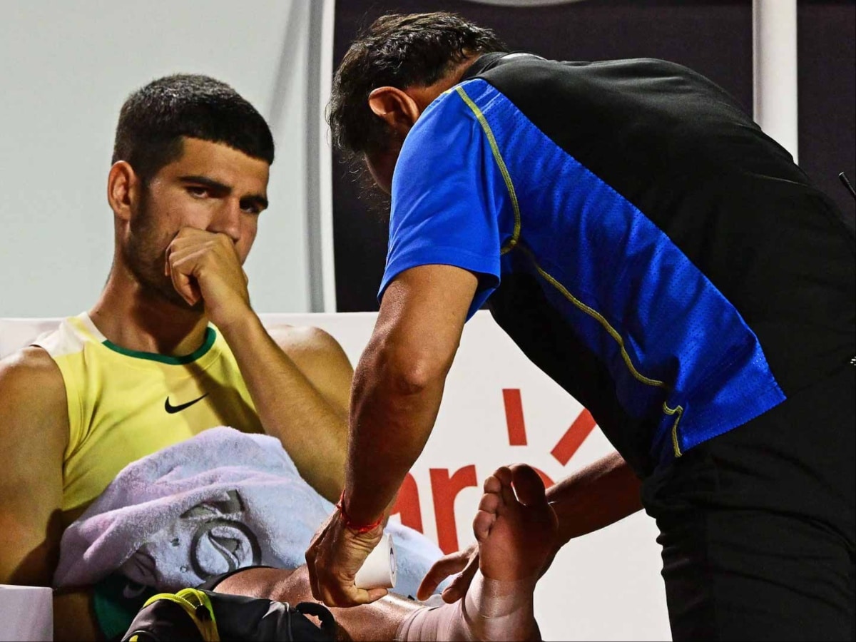 Carlos Alcaraz being treated by the physio after the ankle injury.