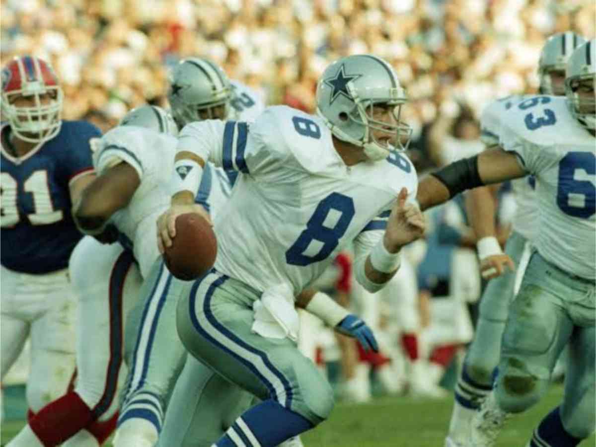 Troy Aikman (8) for the Dallas Cowboys