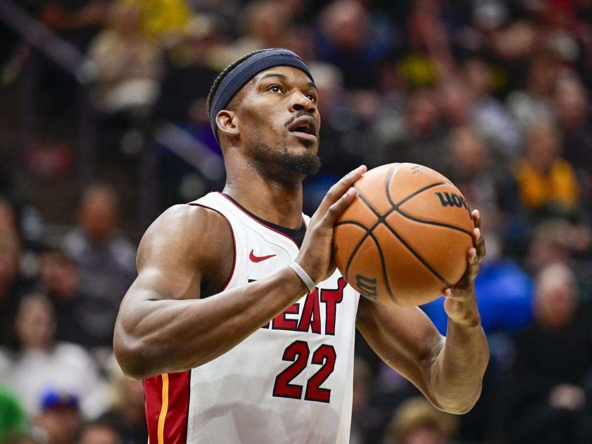 Jimmy Butler scores triple-double against the spurs