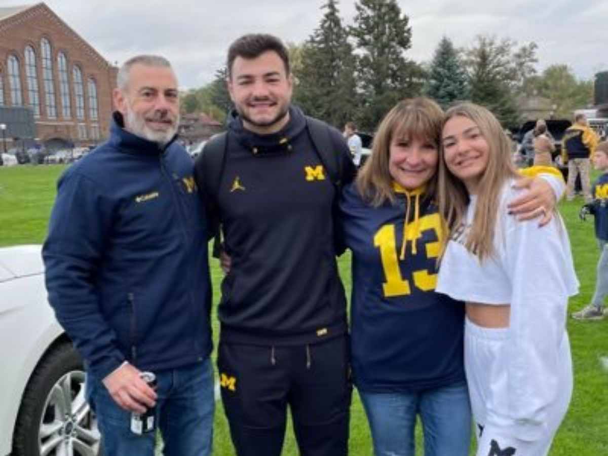Who are Jake Moody’s parents, Chad and Lisa Moody? 1 Jake Moody with his family