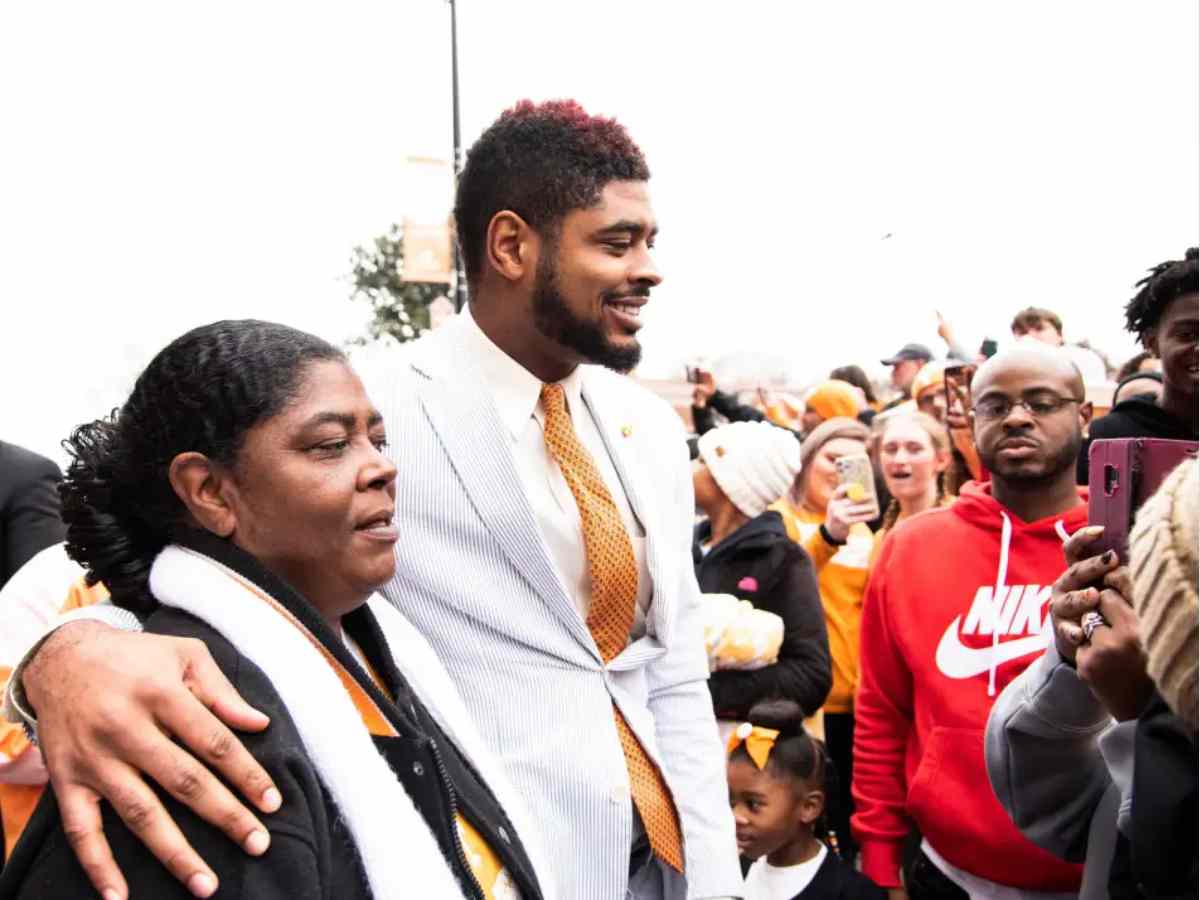 Who are Jauan Jennings’ parents, Bennie Jennings and Angela Holman?