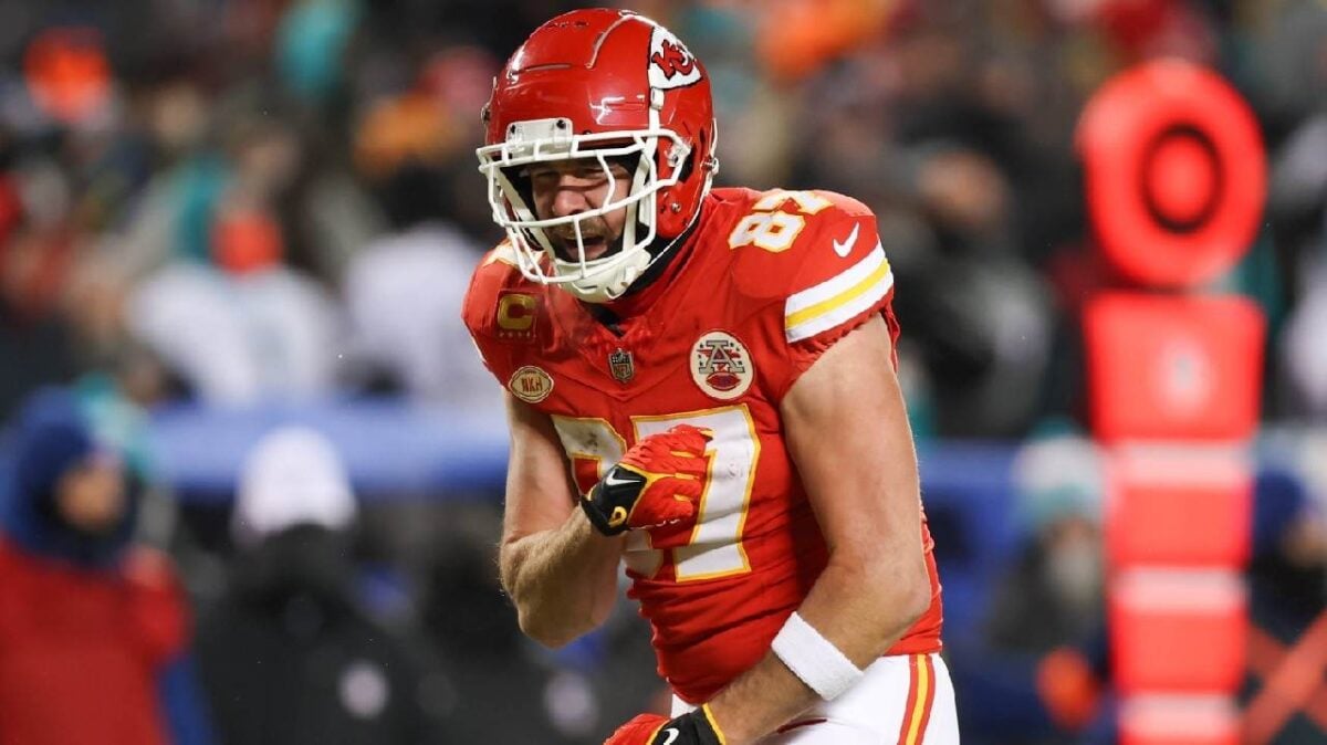 WATCH: Taylor Swift's boyfriend Travis Kelce gets heavily booed by fans ahead of Super Bowl whereas rival TE George Kittle receives a loud reception