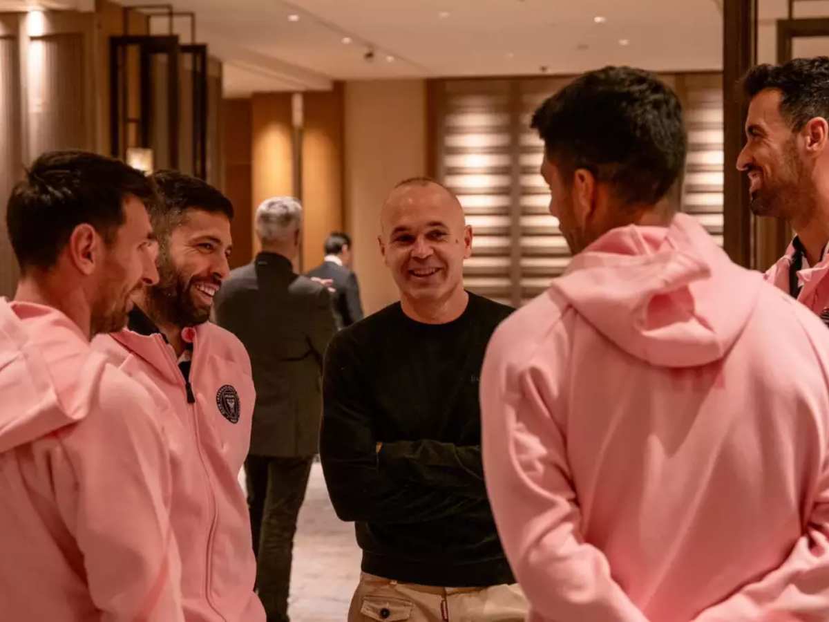 Messi with Iniesta, Alba, Suarez and Busquets