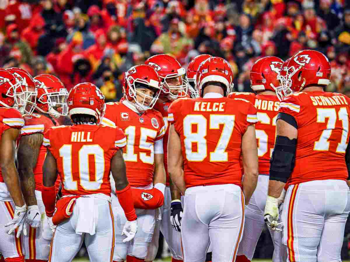 Patrick Mahomes with his team