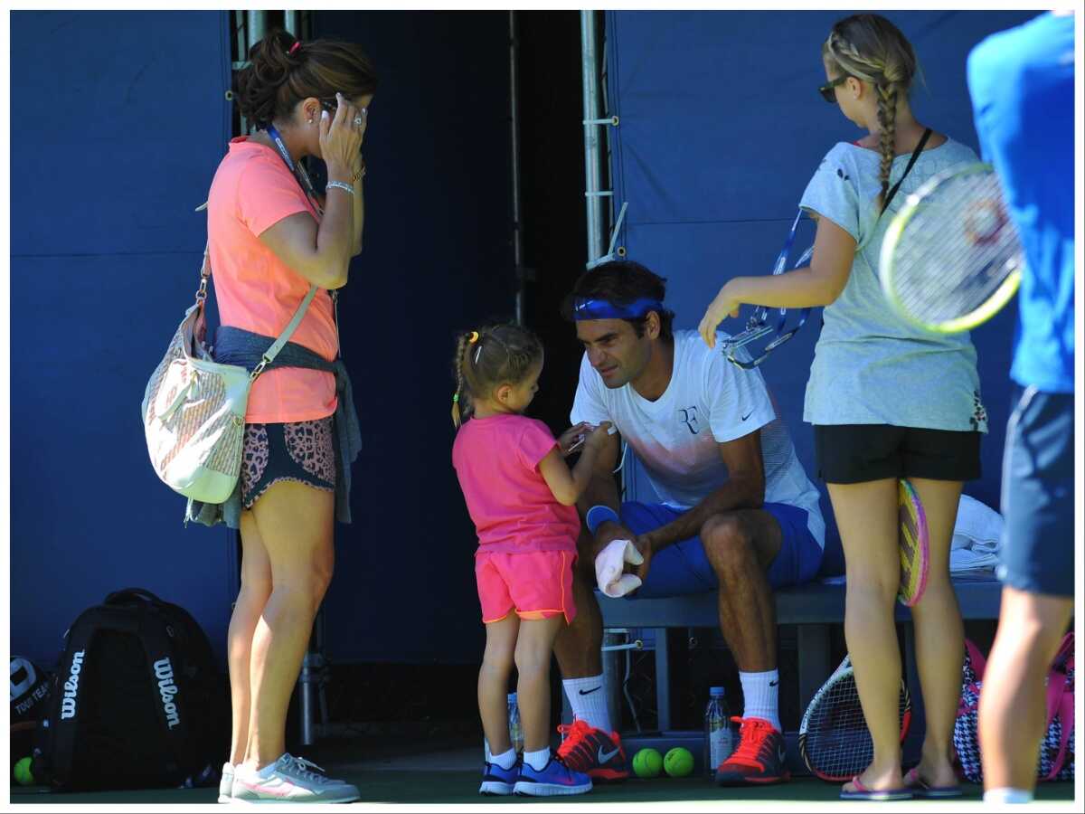 Roger Federer with his wife and daughter