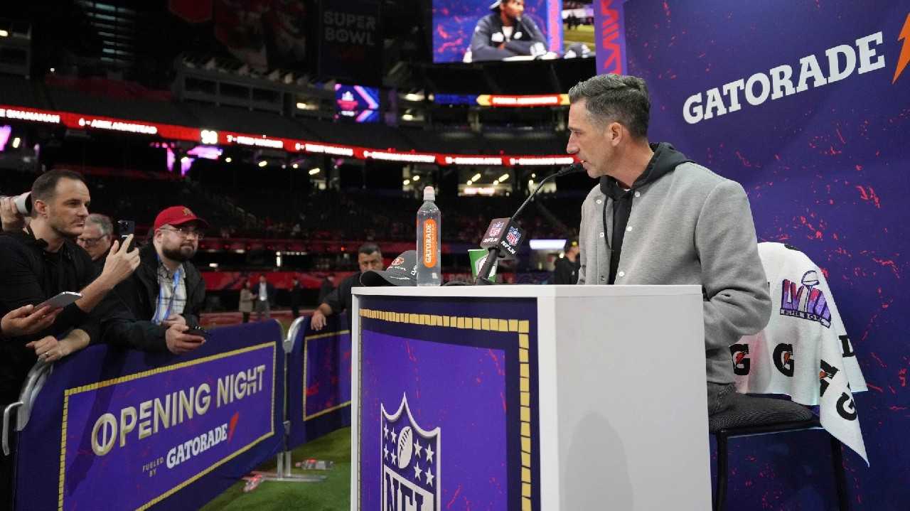 WATCH: “He’s hammered!” – Fans accuse 49ers HC Kyle Shanahan of being drunk during pre-Super Bowl interviews