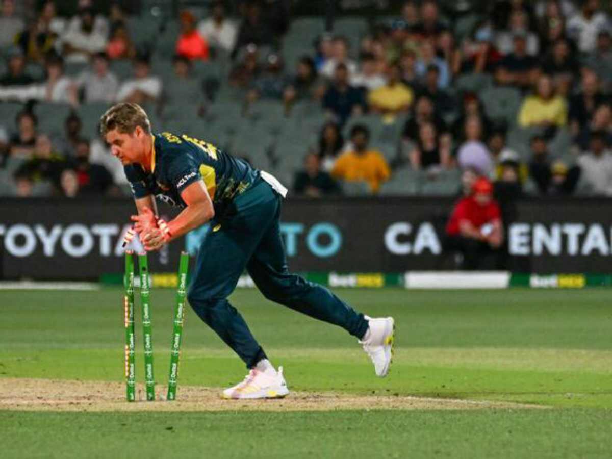 WATCH: Bizarre incident! Australia denied wicket due to their fault as nobody APPEALED for run out