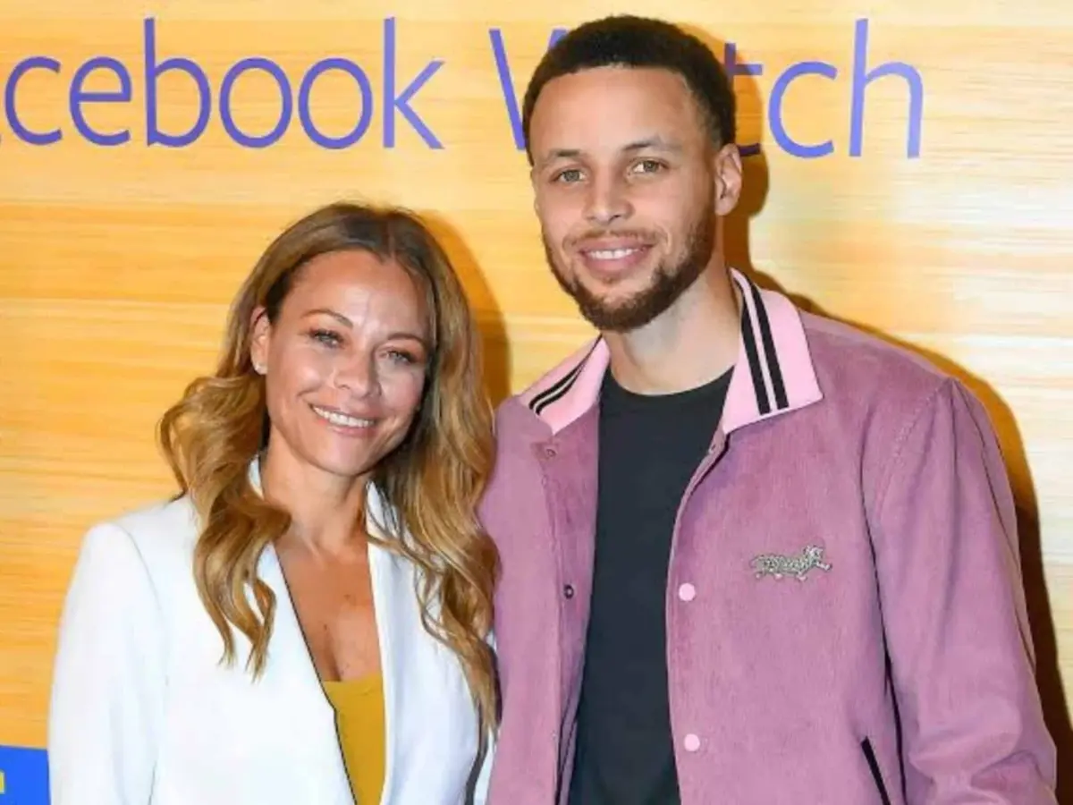 Stephen Curry with his mother Sonya 