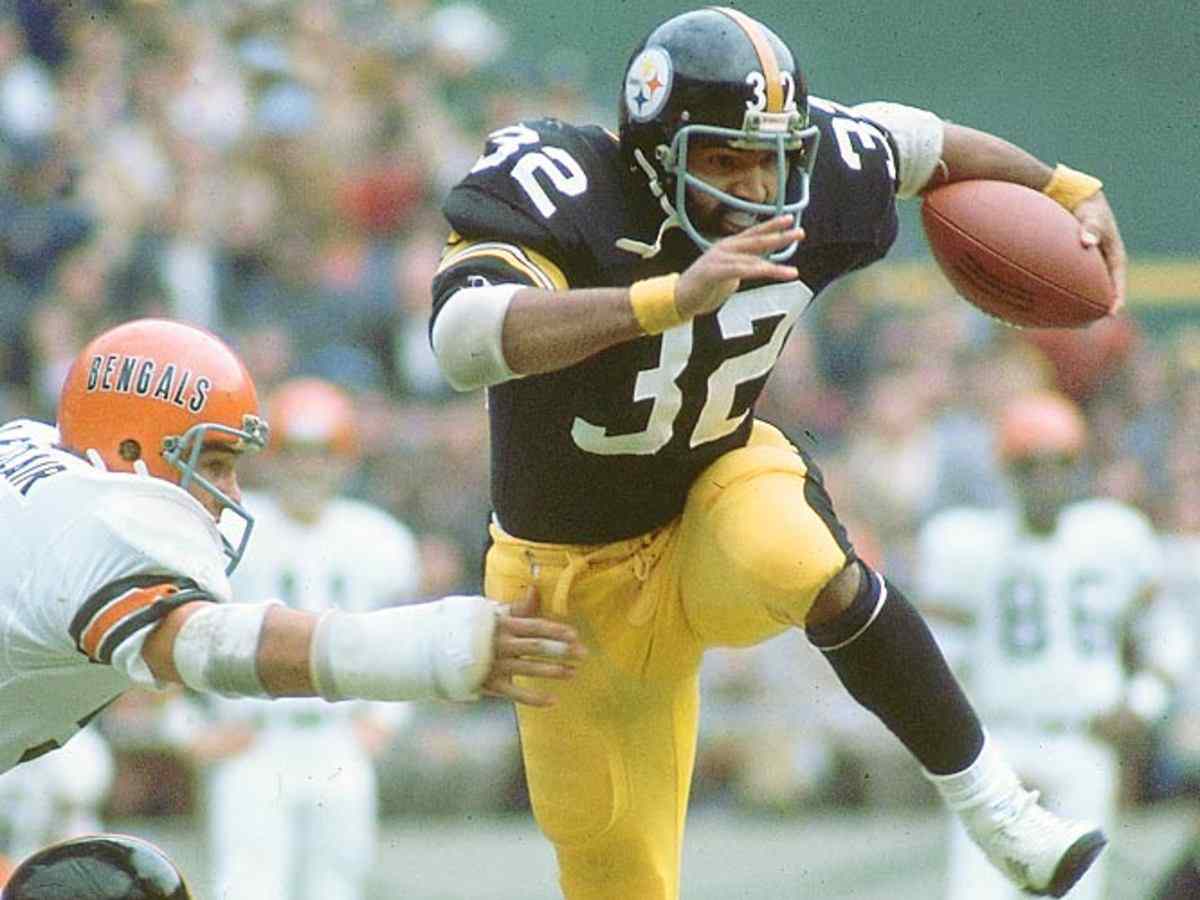 Franco Harris (32) in action for the Steelers at Super Bowl IX