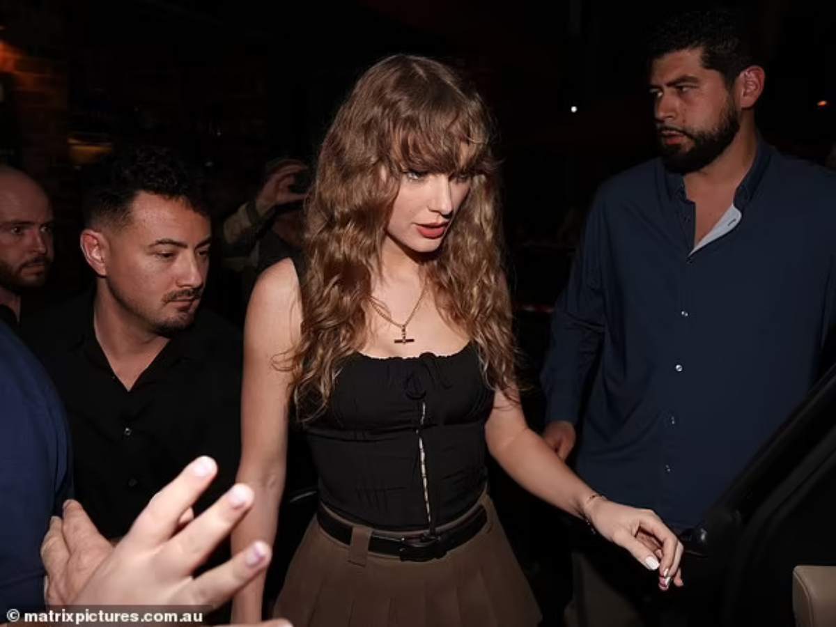 Taylor Swift on dinner date in Sydney