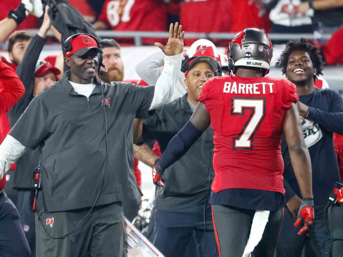 Todd Bowles and Shaquil Barrett