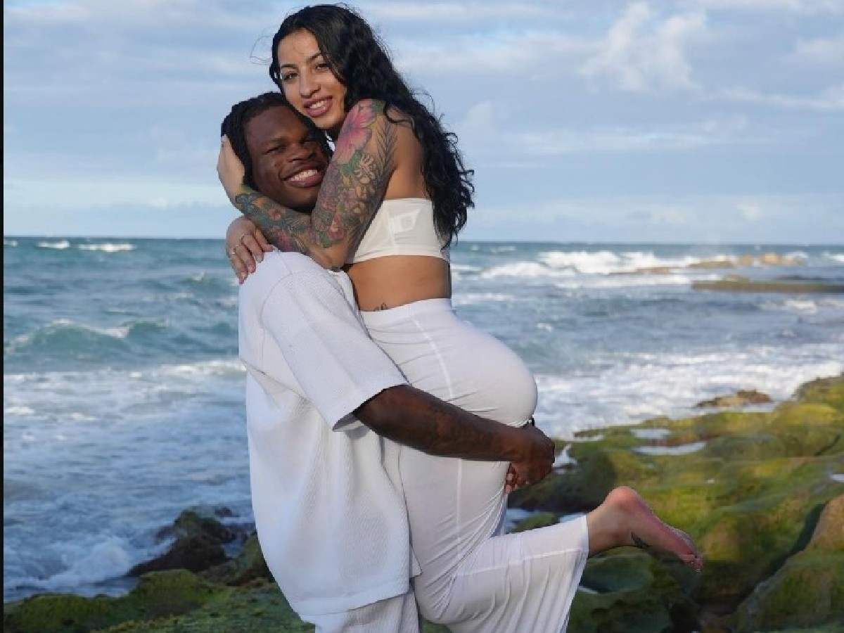 WATCH: Travis Hunter scores big as fiancee surprises him with epic Valentine's Day gift