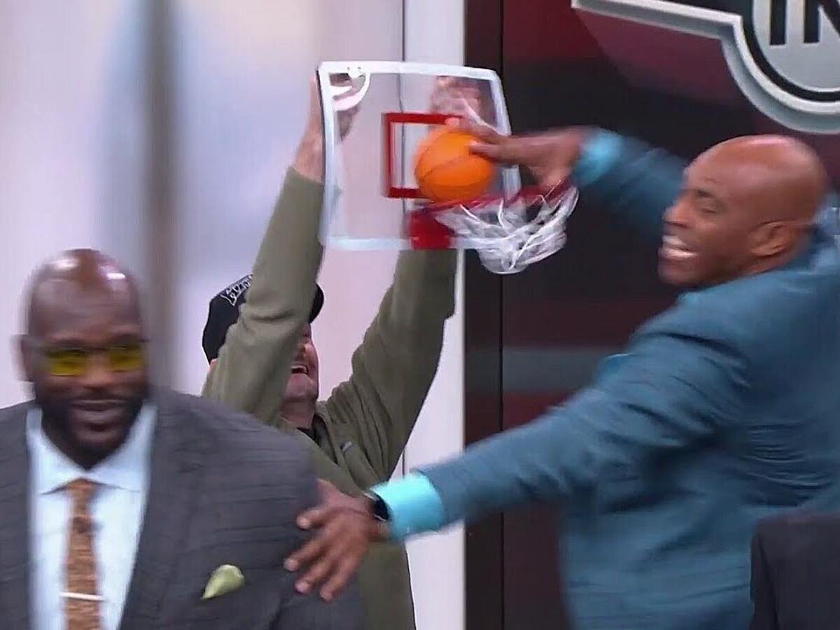 Vince Carter almost dunked on Shaq on Inside the NBA (House of Highlights)