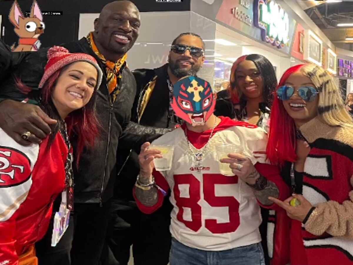 (in the second row) Titus O' Neil, Jimmy Uso and Naomi