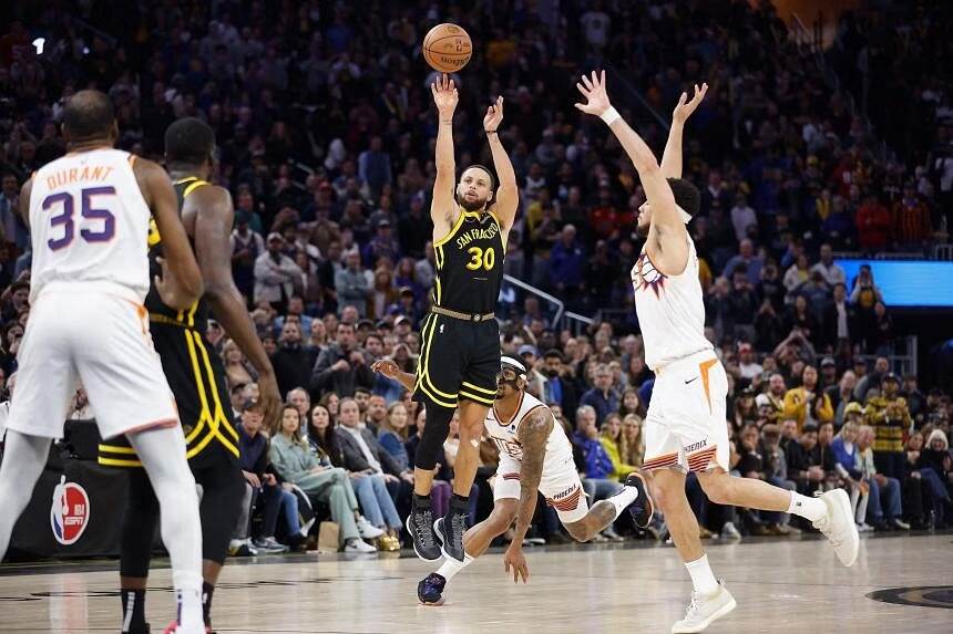 Stephen Curry's game-winner 3 against Phoenix Suns (Via The Straits Times)