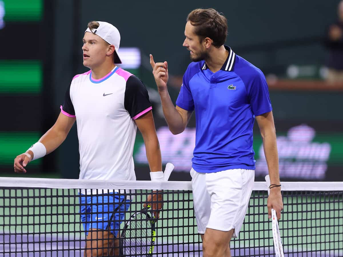 “Didn’t hear you say sorry,” Daniil Medvedev visibly furious after Holger Rune refuses to apologize following a mistimed shot at the Indian Wells