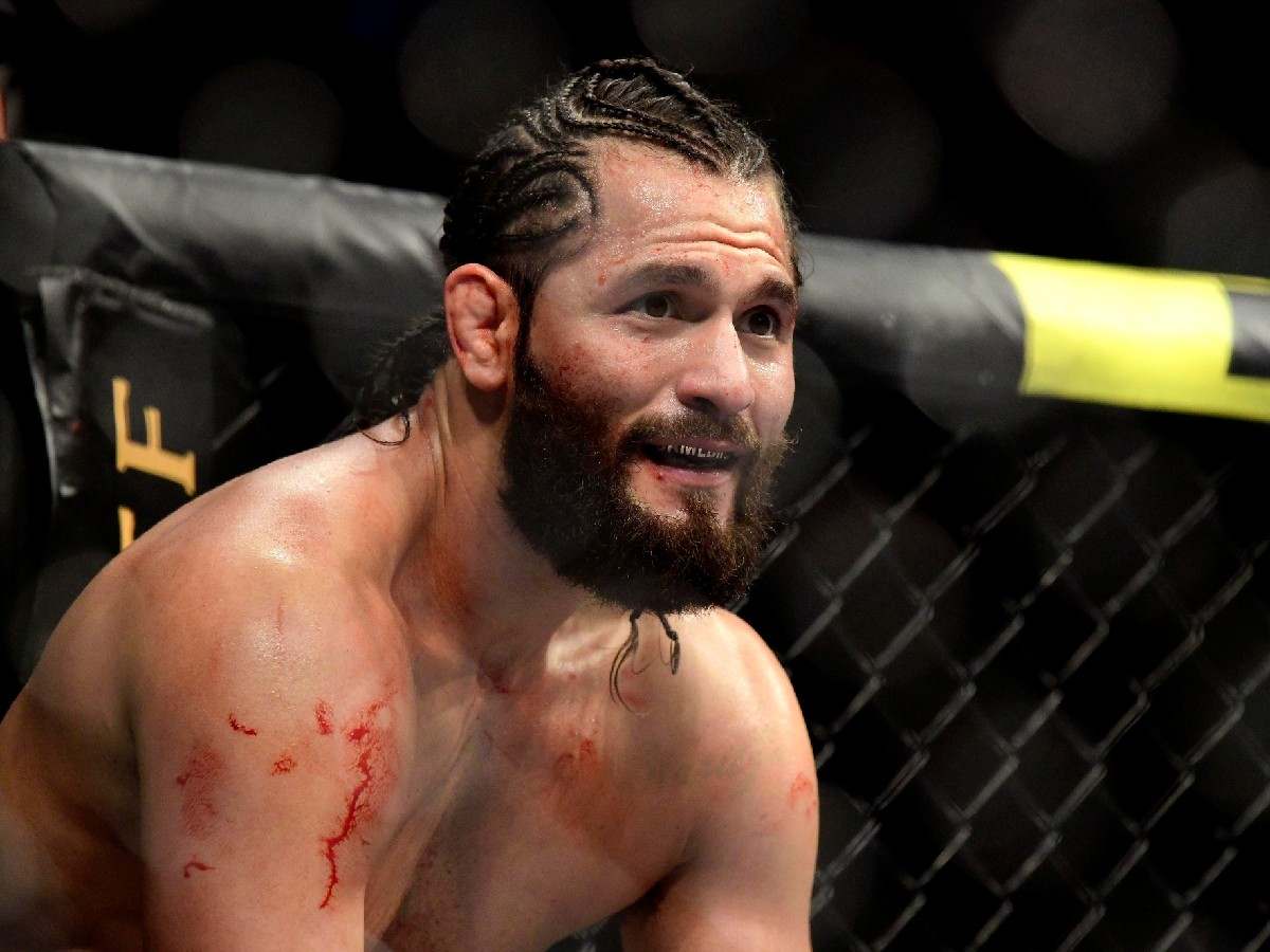 Fans react to a fan receiving a leg kick from Jorge Masvidal