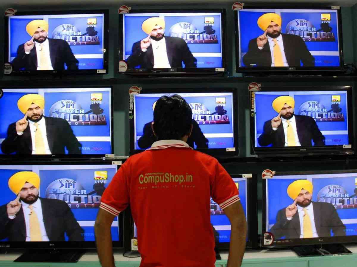 “Iss bande ke liye dekhna pade ga”- Fans overjoyed as Navjot Singh Sidhu set to return to the commentary box for 2024 IPL 