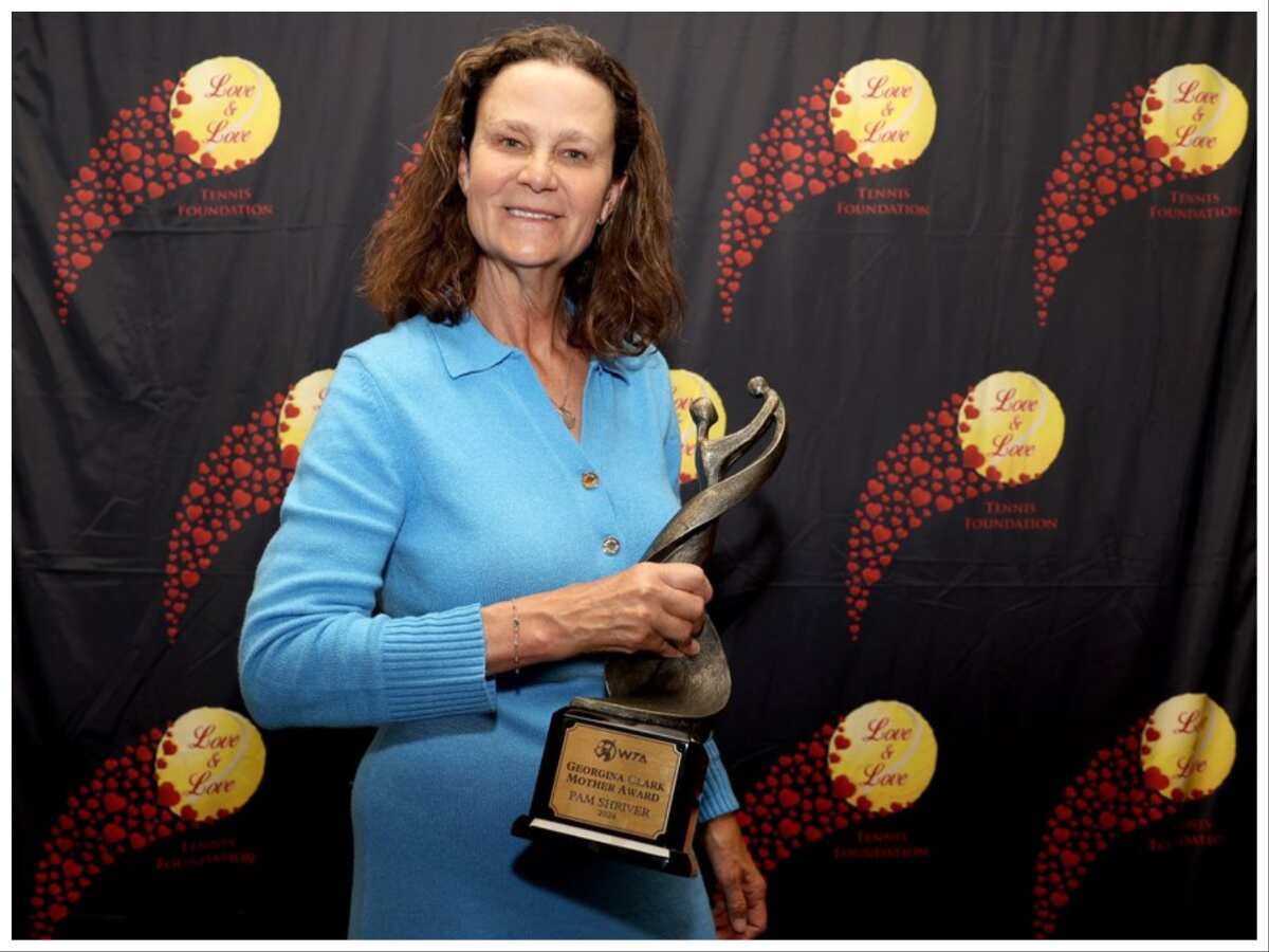 American WTA stalwart Pam Shriver is clearly “mothering” with a new feather to her crown!