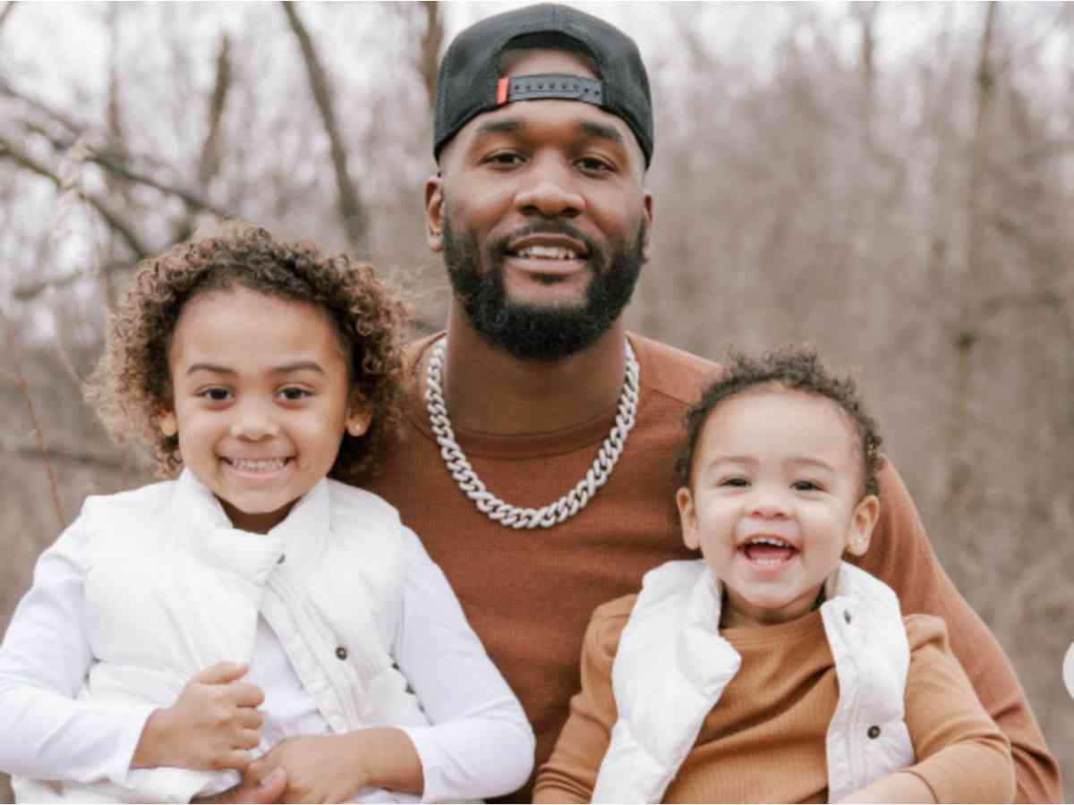 Shaquille Leonard with his two daughters Mia and Layla