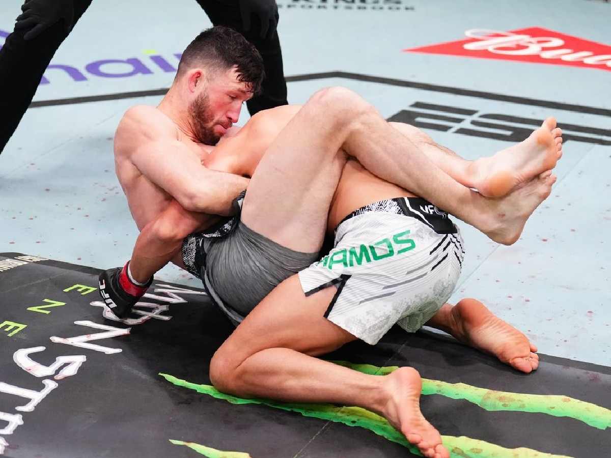 Julian Erosa submitting opponent at UFC Vegas 89