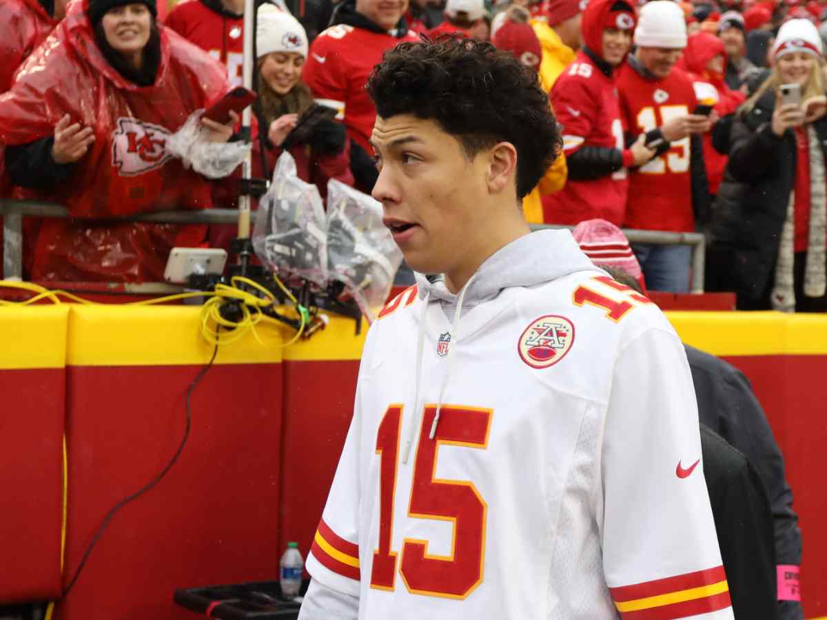 "Scary to think this dude is walking around defenseless women!" - Jackson Mahomes faces fans' wrath as he poses with Patrick Mahomes' wife Brittany sporting a Yankees hat