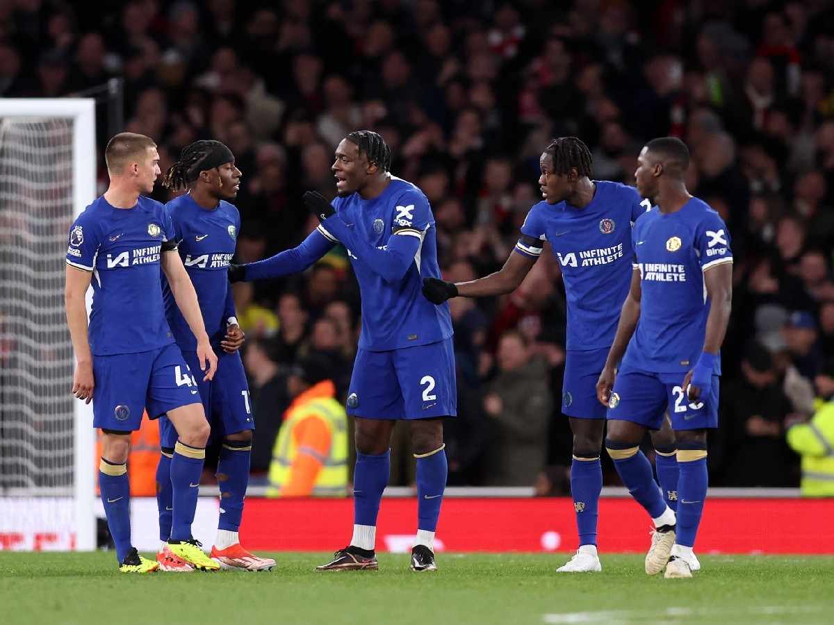 “Team full of losers”- ‘Upset’ Chelsea fans voice their frustration on social media after brutal 5-0 loss to London rivals Arsenal