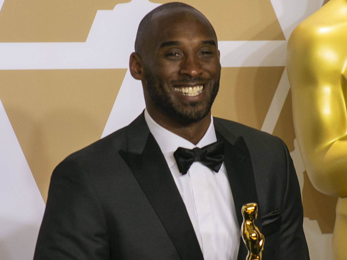 Ex-Cowboys WR Keyshawn Johnson discloses how Kobe Bryant taught him to sign autograph
