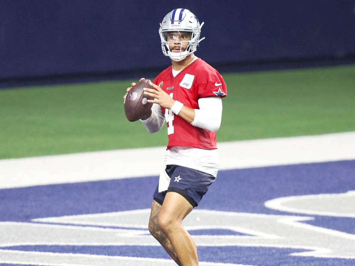 Cowboys QB Dak Prescott admits not being threatened by Trey Lance's progress: "I hope he pushes me"
