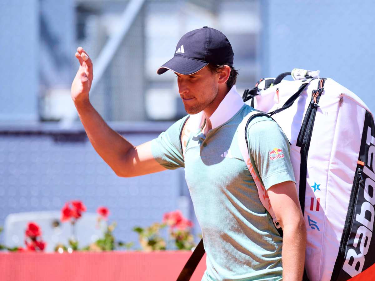 Dominic Thiem gets a heartwarming farewell from the Roland Garros crowd after he plays his final match in Paris