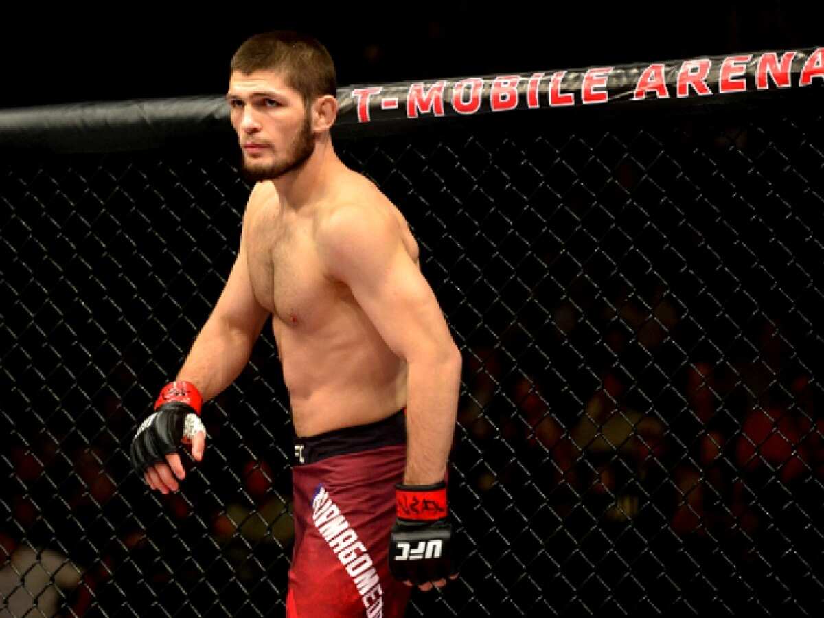 “Coming back isn’t he?” – Khabib Nurmagomedov casually tussling a 205lber has fans excited for imminent hints of return