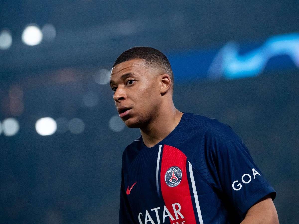 “He’ll never win Ballon d’Or man!” – Kylian Mbappe’s ‘pathetic’ outing in Champions League semifinal against Dortmund has fans doubting his mettle