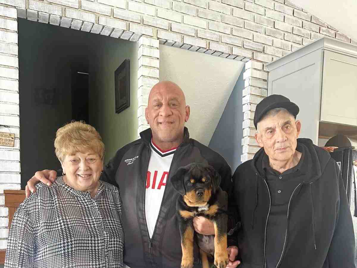 “They’re thinking I’m doing an Instagram video,” UFC Hall of Famer Mark Coleman recalls the night he saved his parents from house fire