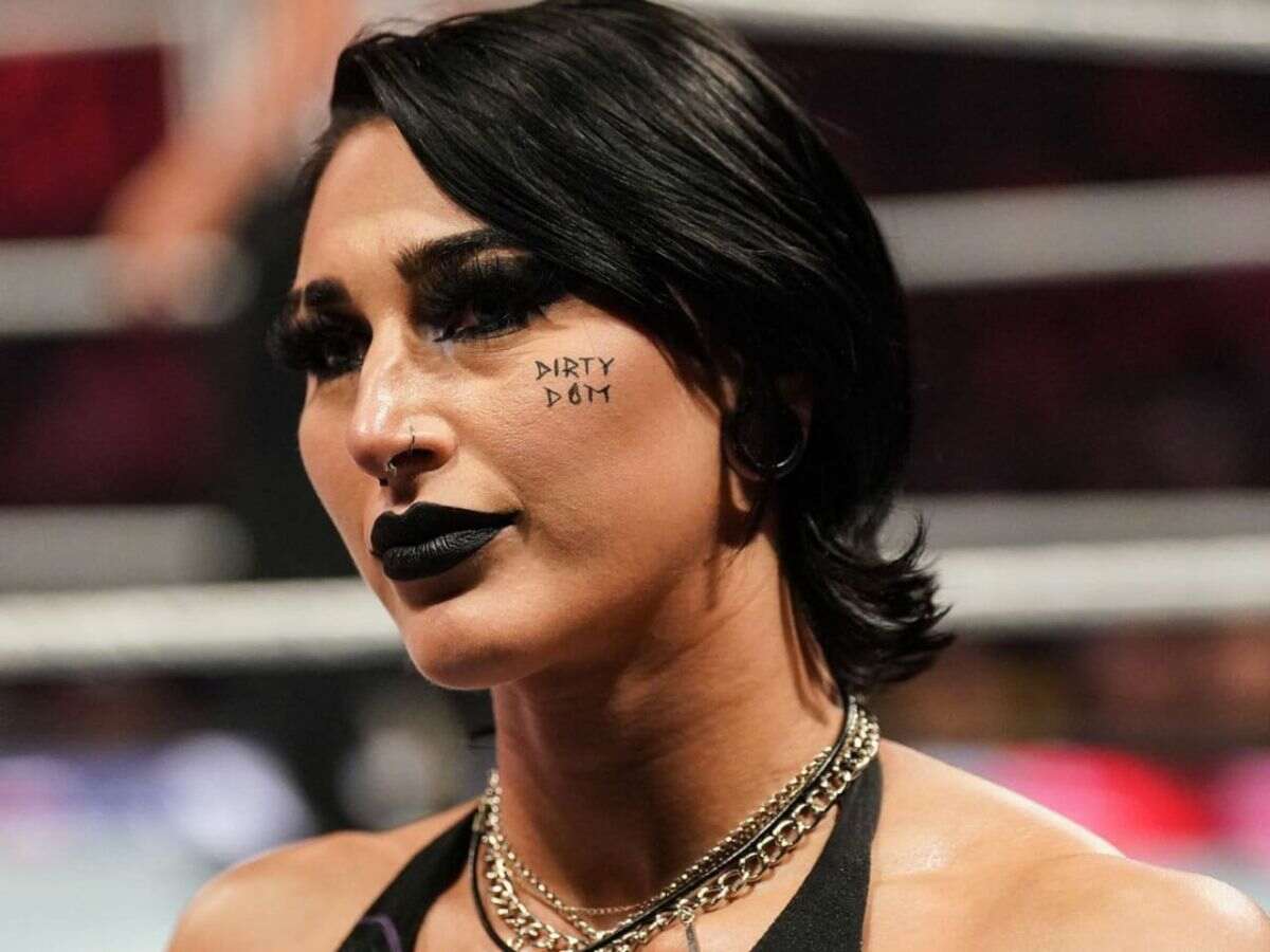 “That pi**es me off,” WWE legend blasts fans for hounding wrestlers in public domain while citing Rhea Ripley’s harassment at an airport 