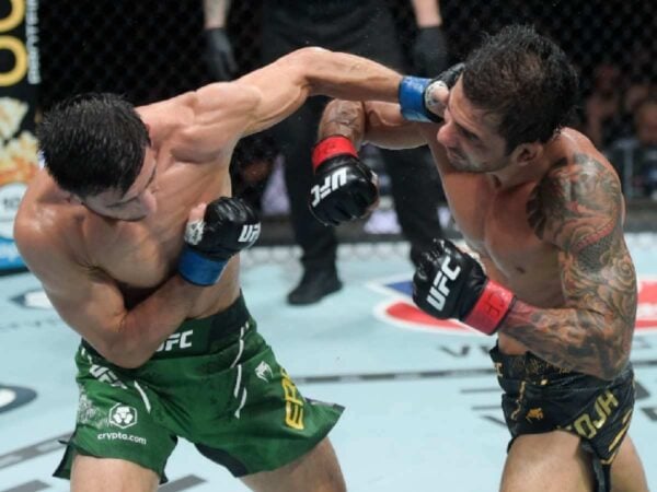 Alexandre Pantoja defeats Steve Erceg via unanimous decision at UFC 301