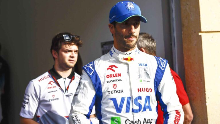 Daniel Ris Kss Daniel Ricciardo risks ending his F1 career with a Red Bull promotion
