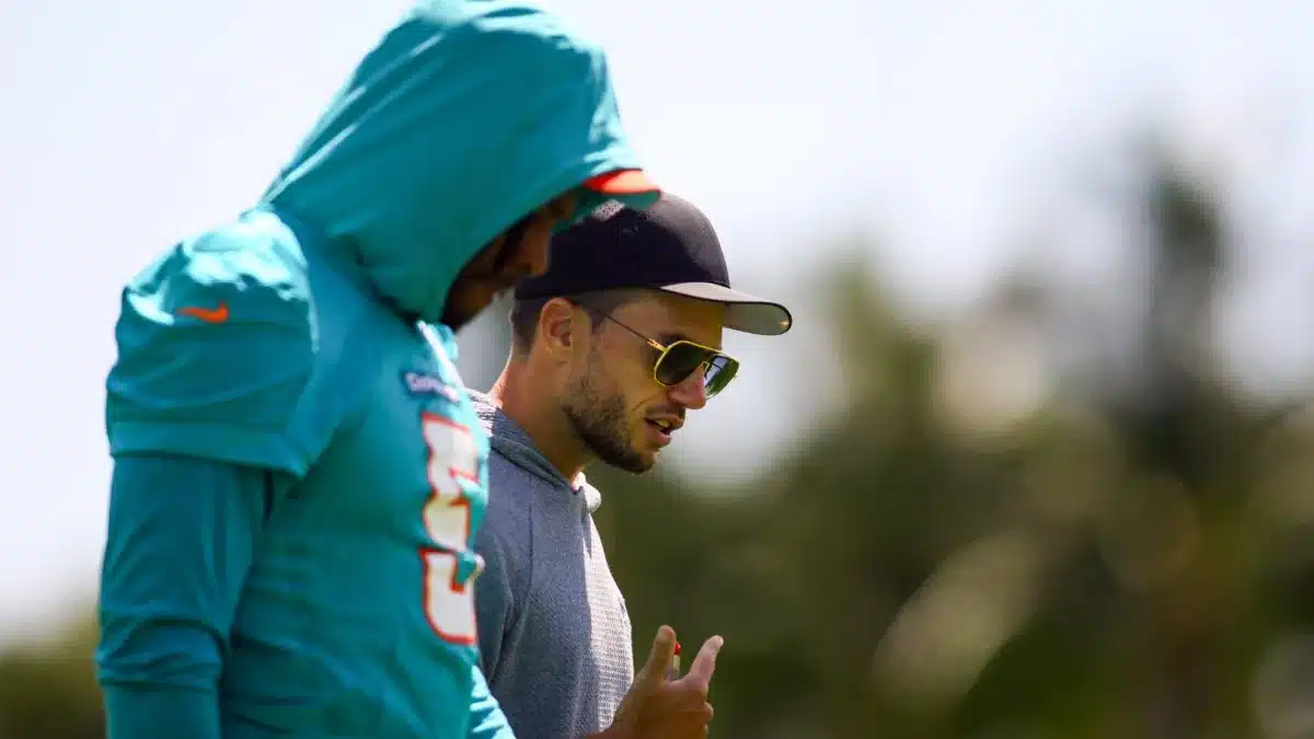 WATCH: Dolphins coach Mike McDaniel pumps up Panthers fans at Stanley Cup final Game 1