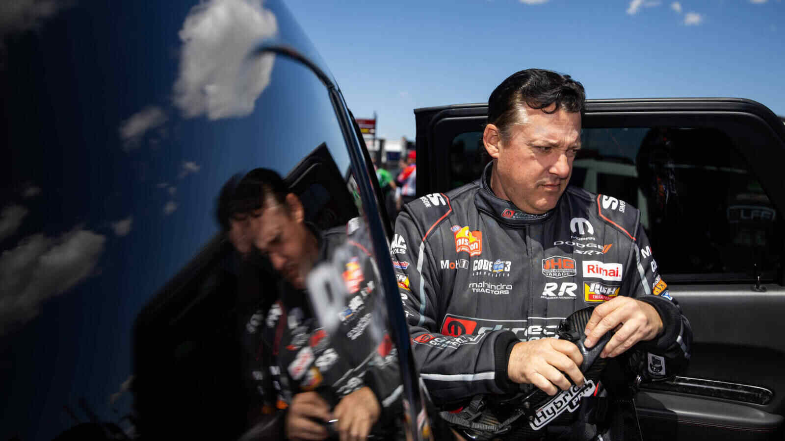 NASCAR insider claims Tony Stewart told SHR he doesn’t “have the money to run this place”