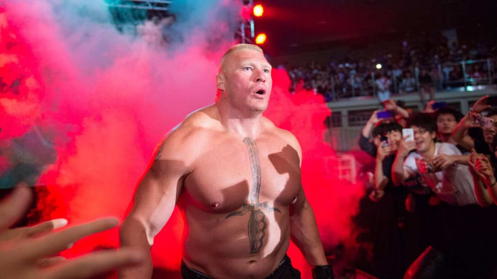 “No further memories until the hospital,” WWE legend reveals blacking out after suffering concussion during WrestleMania match with Brock Lesnar