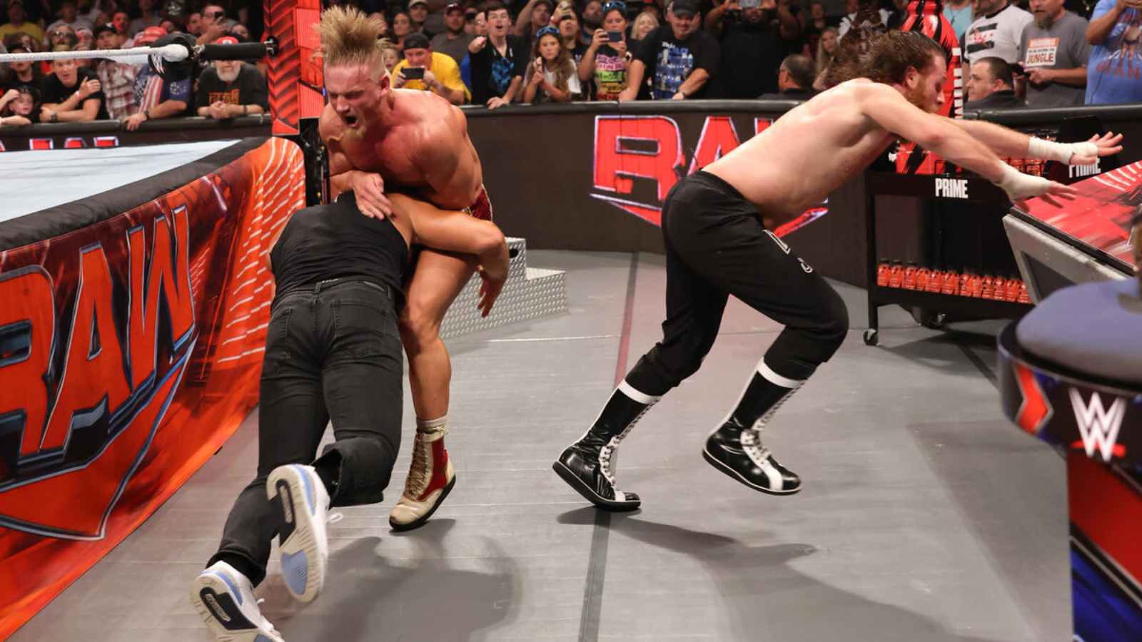 ‘’UNCONTROLLABLE’ 26-year-old WWE star causes abrupt end to the main event match on Raw 