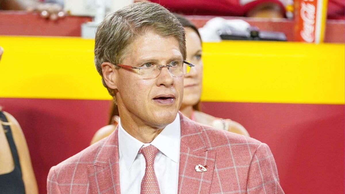 WATCH: $2 billion worth Clark Hunt's multi-million dollar mansion-like suite inside Arrowhead Stadium