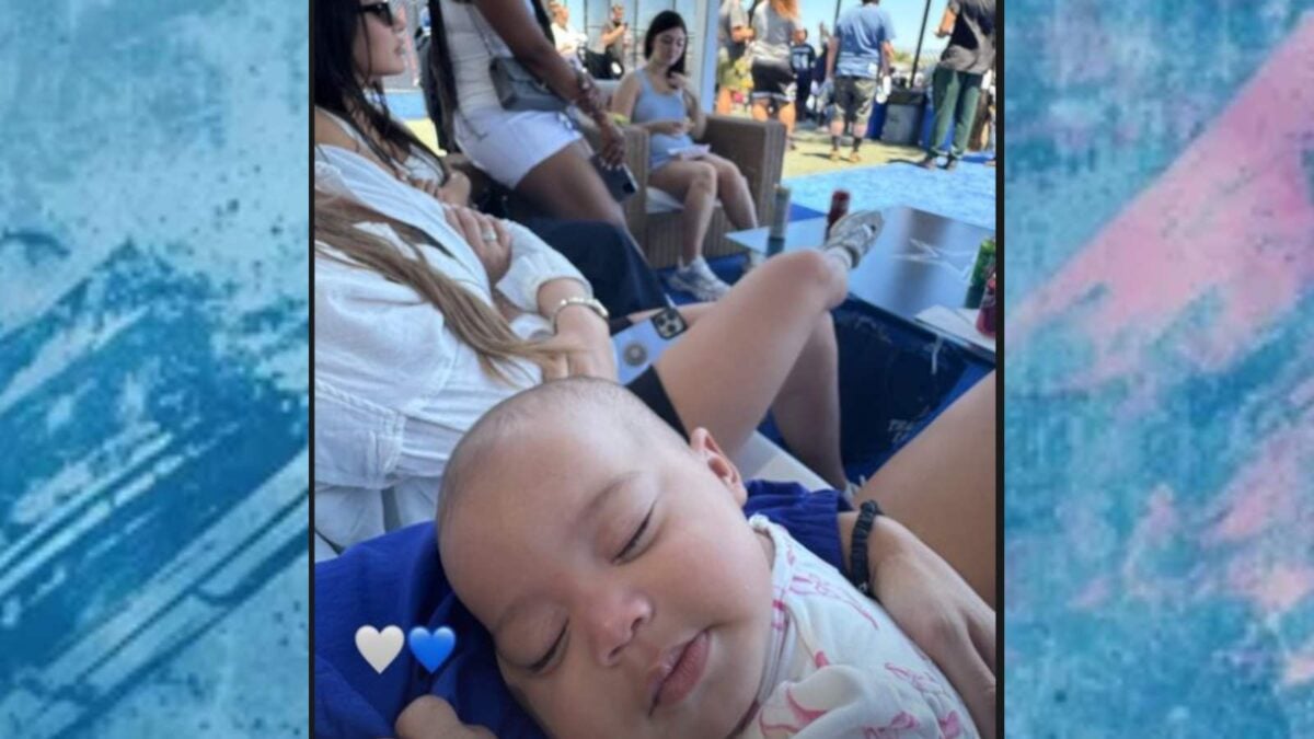 Dak Prescott's daughter napping in her mother’s lap