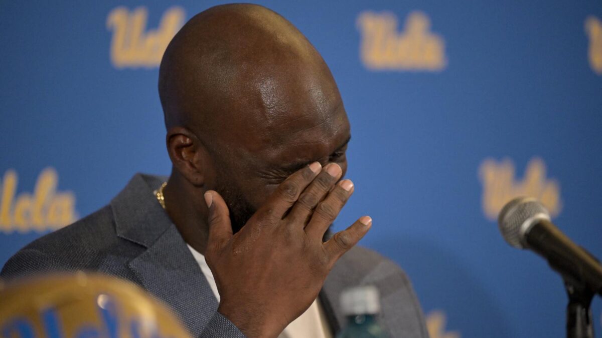 WATCH: 'Awkward' DeShaun Foster's disastrous opening statement as UCLA head coach 2 WATCH: 'Awkward' DeShaun Foster's disastrous opening statement as UCLA head coach