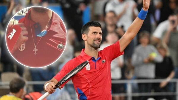 Djokovic flaunts his cross pendant